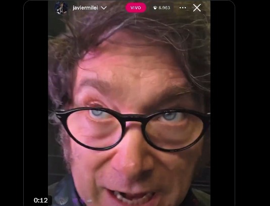 Envuelto en escándalos Milei sorprendió con un «live» de la prueba de sonido en la previa de su recital (video)