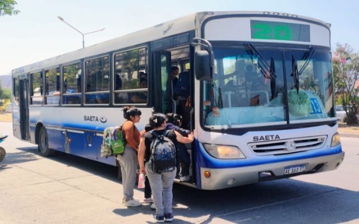 Saeta: Servicio de colectivos para Semana Santa