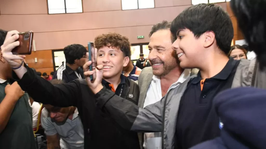 Sáenz destacó a jóvenes innovadores en el lanzamiento de “Solve for Tomorrow”