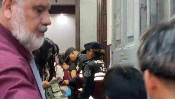 Ante la aparición de nuevos mensajes amenazantes la policía actúa en los colegios