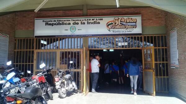 Dos menores de la Técnica de la India fueron demorados por mensajes amenazantes