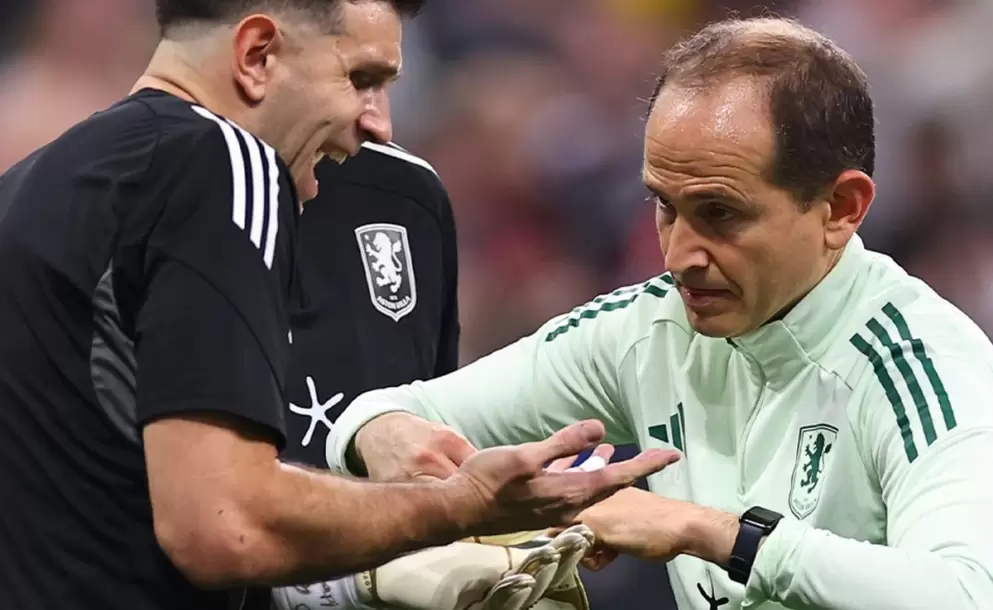 «Me rompí el dedo»: la revelación de Dibu Martínez a 22 días del Mundial