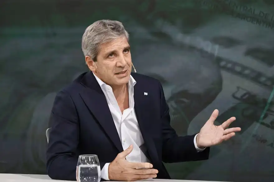 Caputo optimista: anticipó una inflación anual del 20% y una «cómoda» reelección de Milei