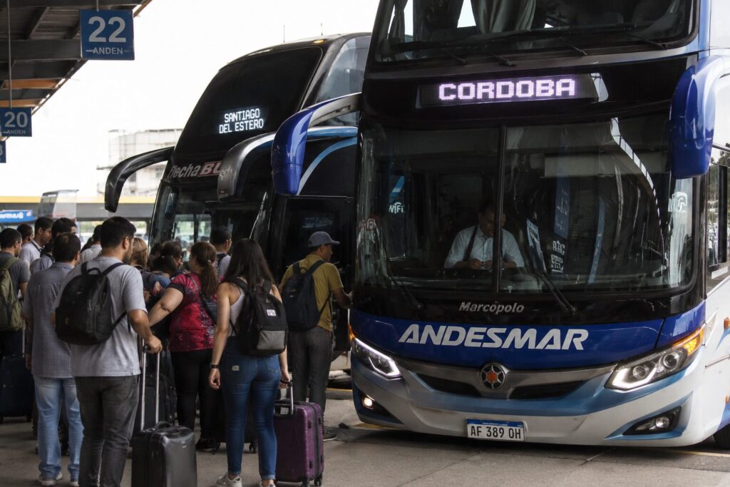Más ajuste: el Gobierno ya no les pagará a las empresas de micros por pasajes gratis para personas con discapacidad