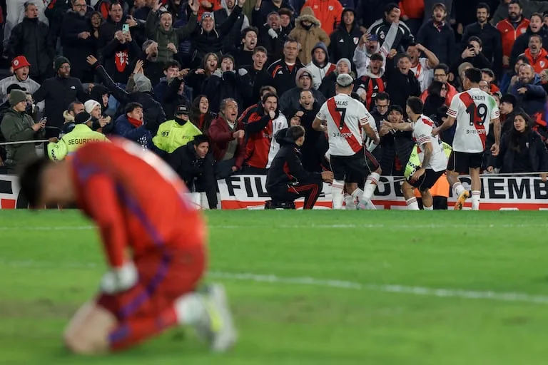 River derrotó a San Lorenzo por penales y se clasificó a los cuartos de final del Torneo Apertura 2026