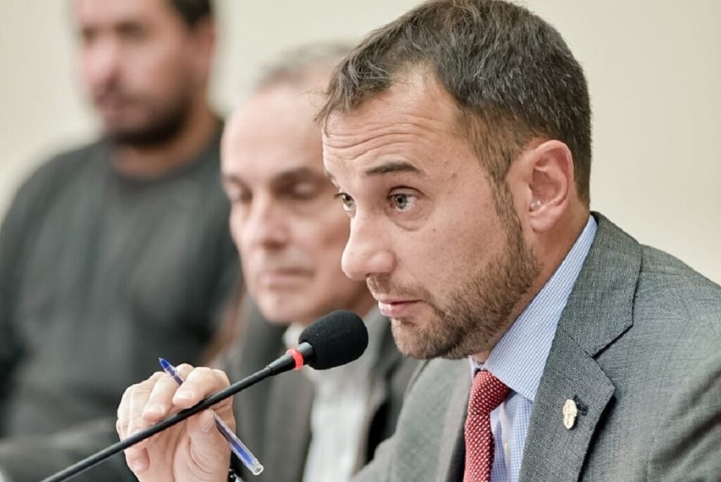 Madile acusó a LLA de impulsar una reforma “inconstitucional” de la Carta Orgánica