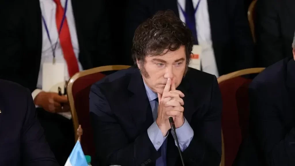 Filtran supuestos audios íntimos de Milei y lo denuncian por revelar secretos