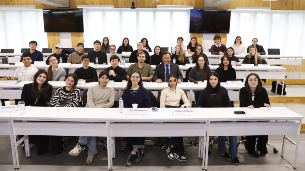 Sáenz acordó con la Universidad Di Tella becas de residencia para estudiantes salteños