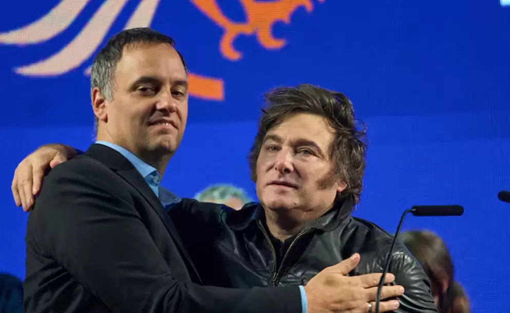 Milei bancó otra vez a Adorni en redes tras el escándalo de su declaración jurada