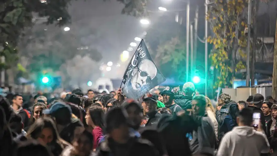 Miles de fanáticos despiden al Indio Solari en una emotiva jornada en Avellaneda