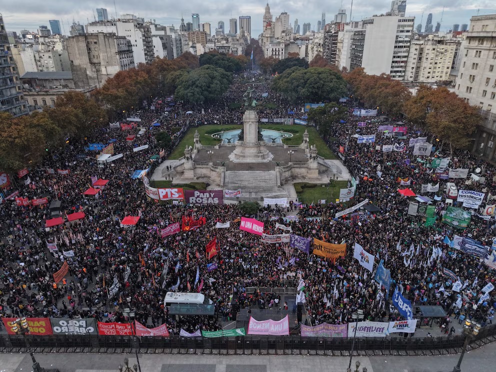 Ni Una Menos: con duras críticas al Gobierno, una multitud de mujeres marchó contra la vi0lencia de género