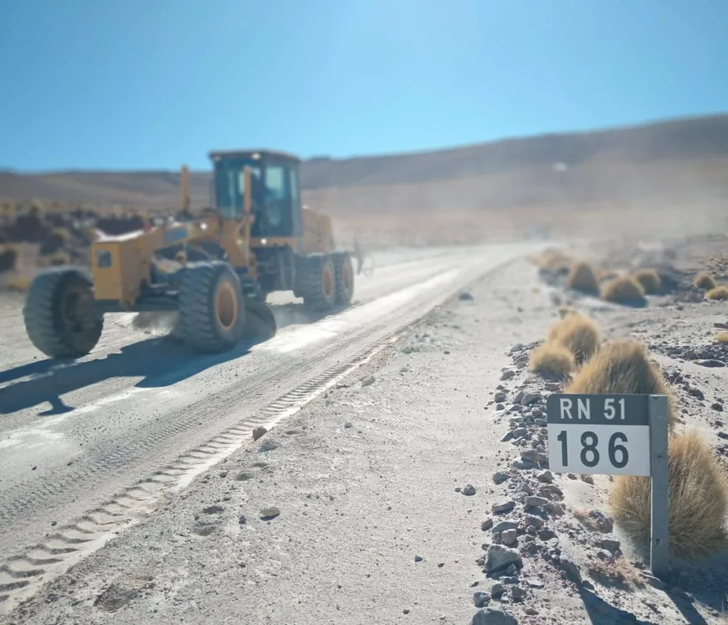 Avanzan trabajos de mantenimiento sobre rutas estratégicas de la Puna salteña