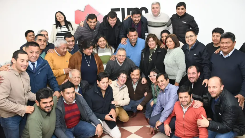 Intendentes ya hablan de otra candidatura de Sáenz y piden su continuidad
