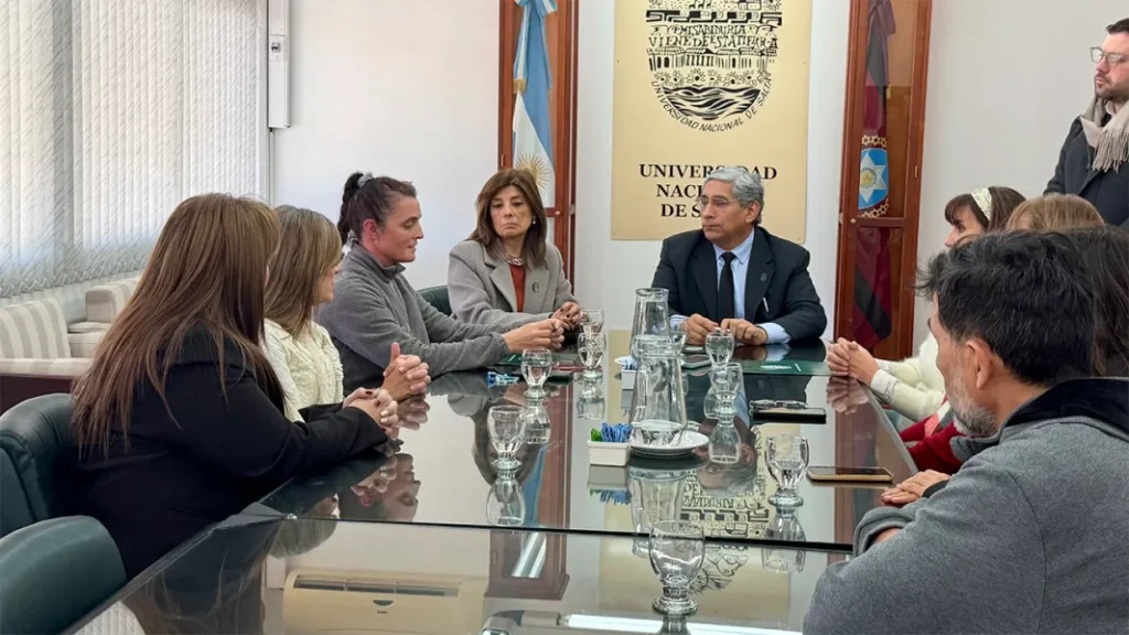Salud y la UNSa firmaron un convenio para fortalecer la formación y la investigación