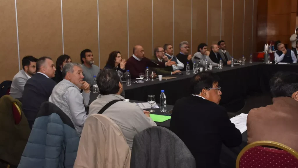 El Gobierno reabrió la paritaria con los gremios estatales