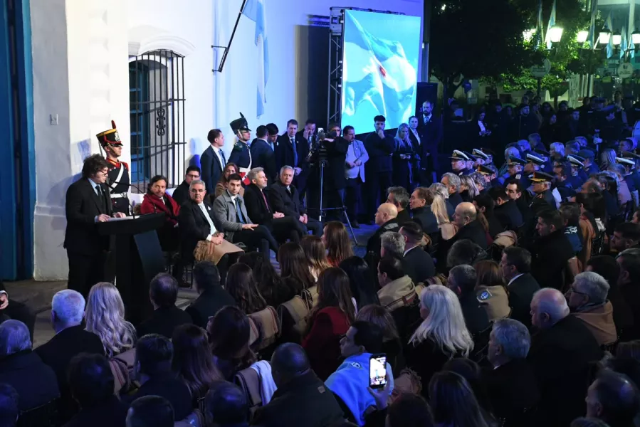 Sáenz acompañó a Milei en Tucumán y volvió a reclamar una nueva coparticipación federal