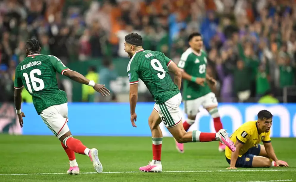 México derrotó 2-0 a Ecuador y clasificó a octavos de final