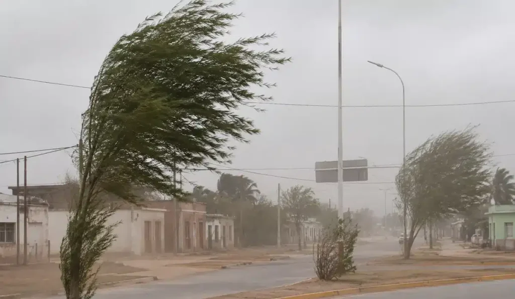 El viento Zonda no da tregua: Salta seguirá con calor extremo antes del ingreso de un frente frío