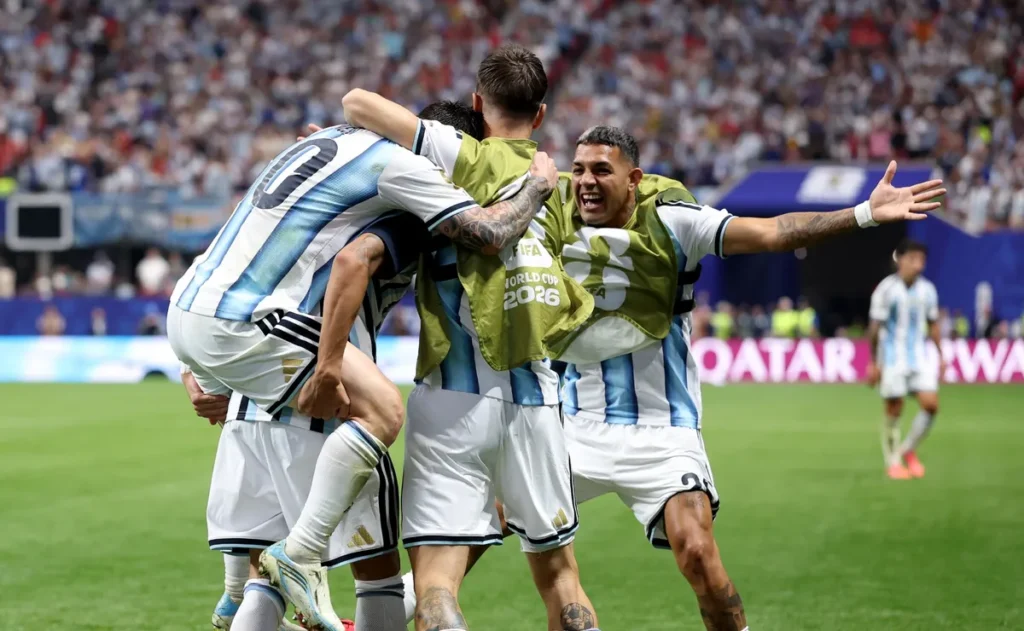 ¡Argentina lo dio vuelta! Goles de Messi y Enzo Fernández para poner el 3 a 2 ante Egipto