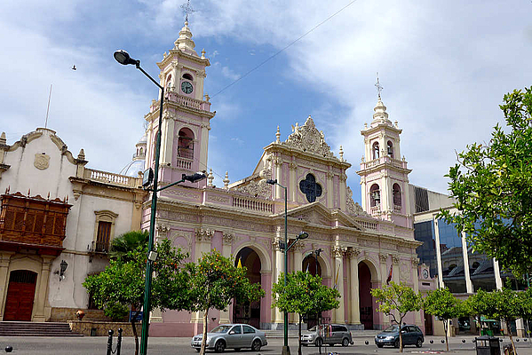 La Catedral de Salta estrenará nueva iluminación para el Milagro tras un año sin respuestas de Nación