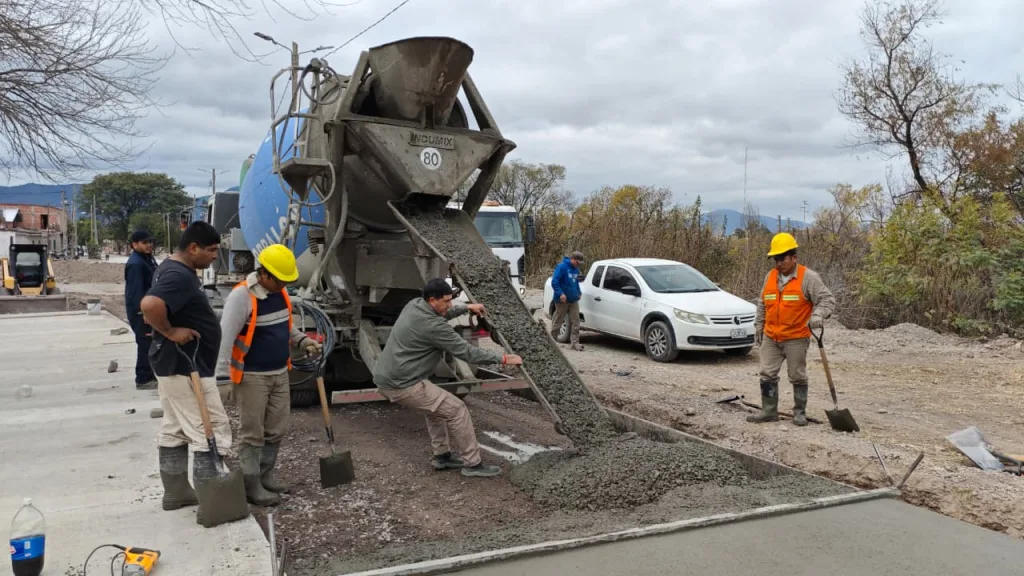 Avanza la renovación de la avenida Costanera con la colocación del nuevo hormigón