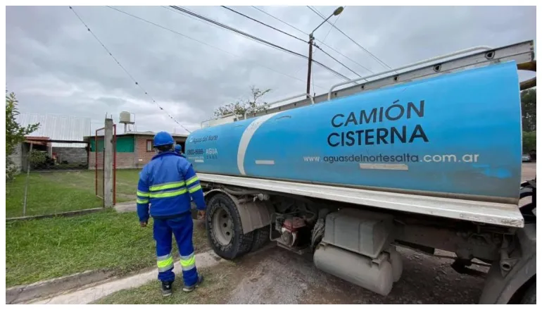 Más de 20 barrios sufren baja presión y cortes de agua por trabajos de Aguas del Norte