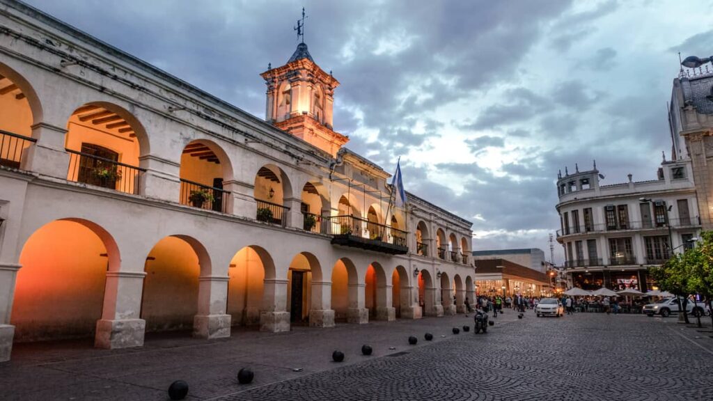Turismo en Salta: advierten por cierres de empresas y cuestionan la estrategia oficial