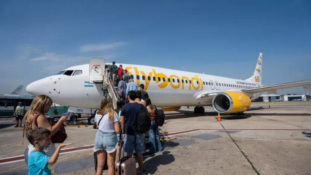Flybondi volvió a vender vuelos a Salta pese a no estar operando
