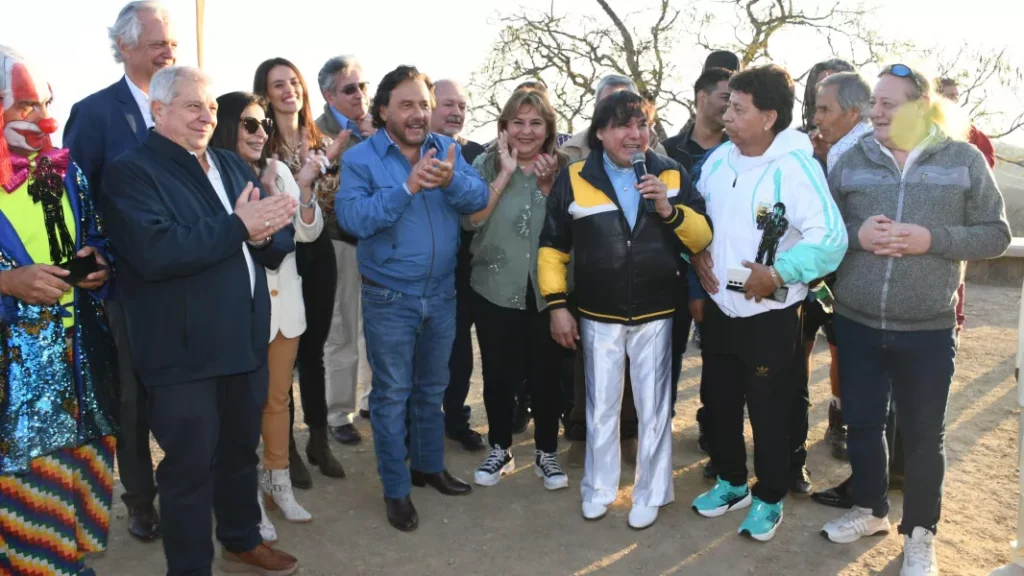 Ricky Maravilla ya tiene su lugar en el cerro Ala Delta: Salta lo homenajeó con una escultura