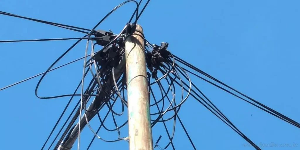 Empresas deberán identificar y declarar todos sus postes y cables en Capital