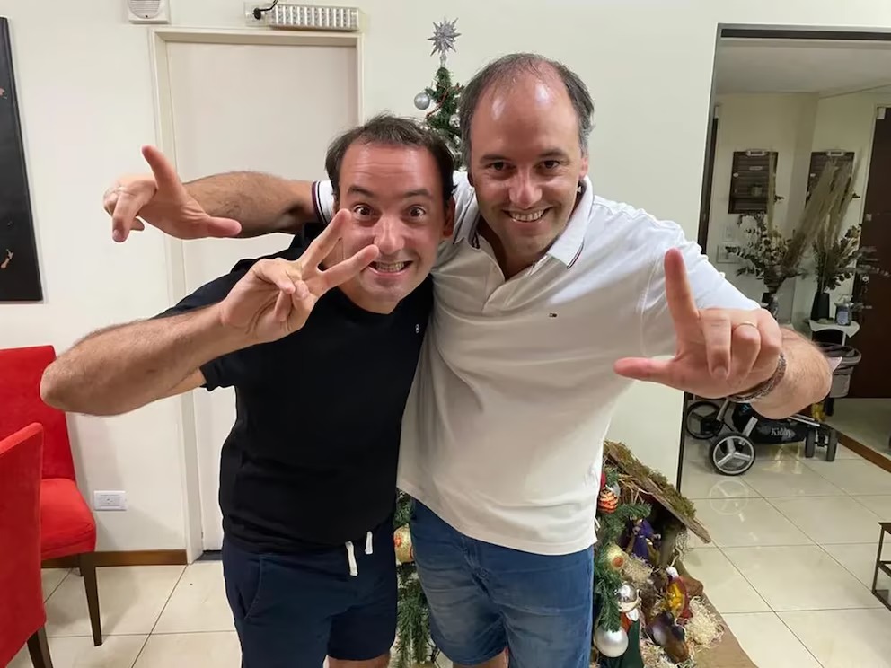 El hermano de Manuel Adorni dijo que se confundió y puso un cero de más en su declaración jurada
