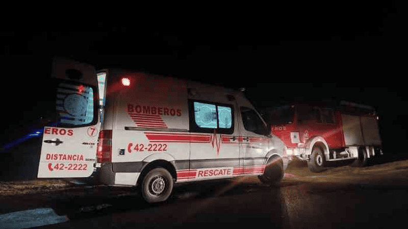 Siete personas murieron en un choque frontal entre un auto y un camión en Exaltación de la Cruz: tres eran menores