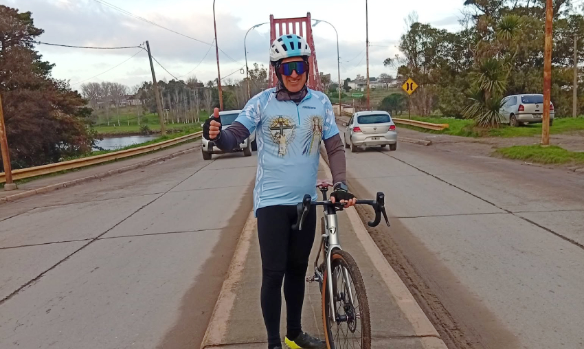 Pedalear 2.000 kilómetros por una promesa: el peregrino que viene a Salta a honrar al Señor y la Virgen del Milagro