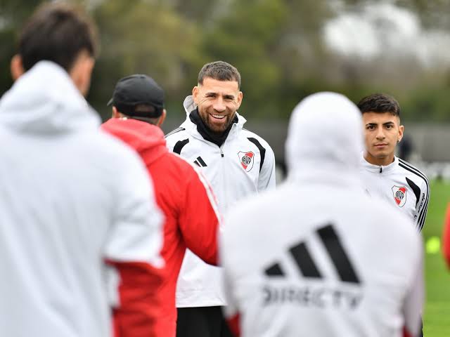 Thiago Almada, suplente: el sorpresivo cambio que haría Coudet en River vs. Independiente Santa Fe