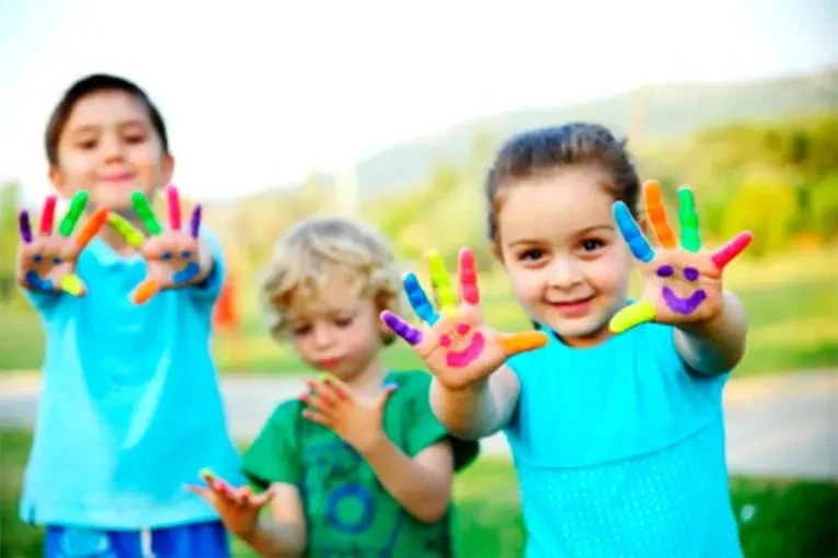 Javier Milei firmó el decreto que devuelve el nombre “Día del Niño”