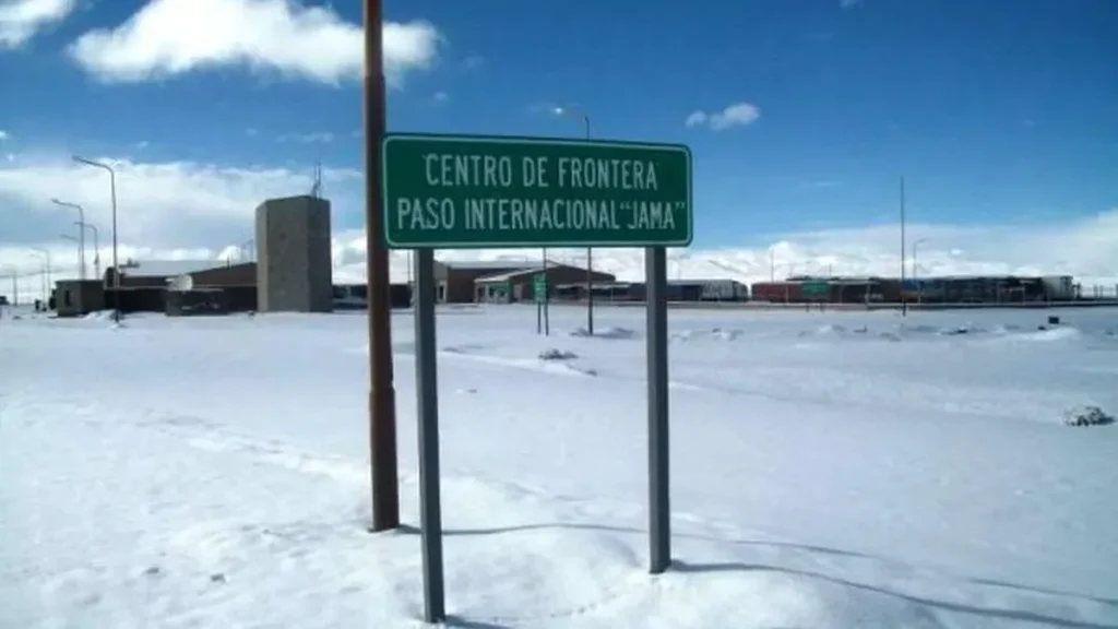 Nieve: cerraron los pasos de Sico y Jama