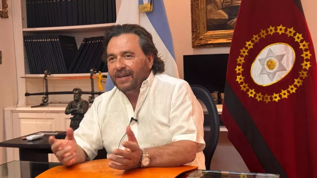 Sáenz vuelve a quedar entre los gobernadores mejor posicionados