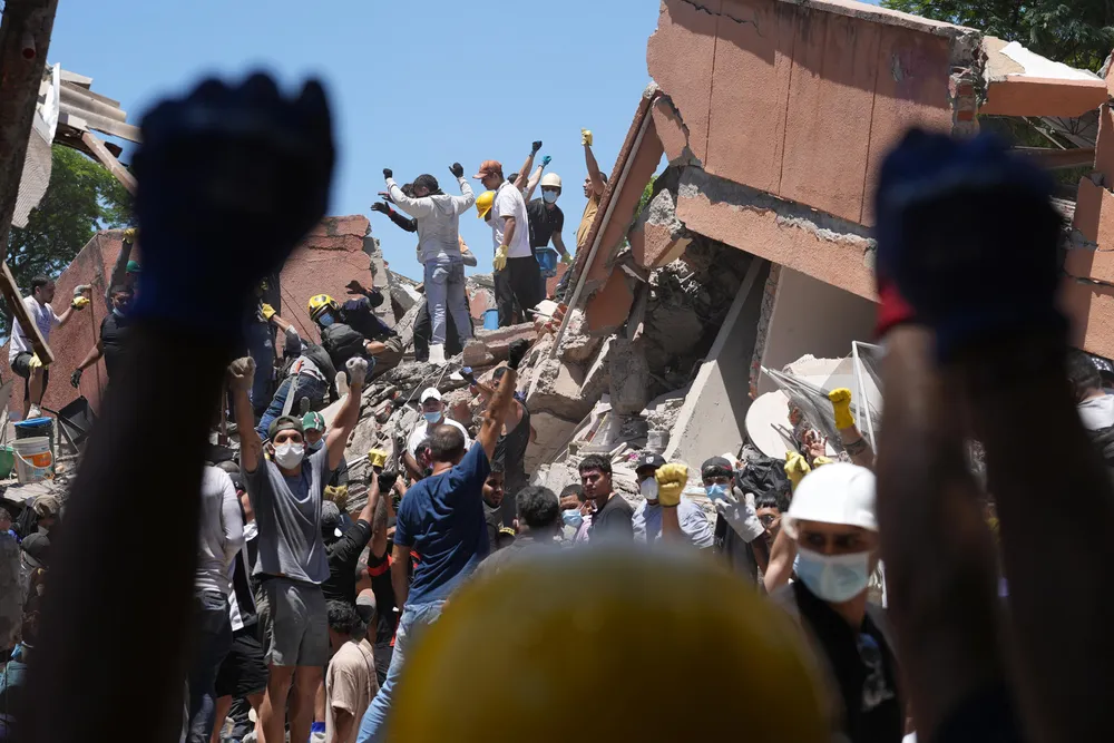 Terremoto de 7,4 sacudió a Colombia: 111 muertos hasta el momento, heridos y edificios derrumbados