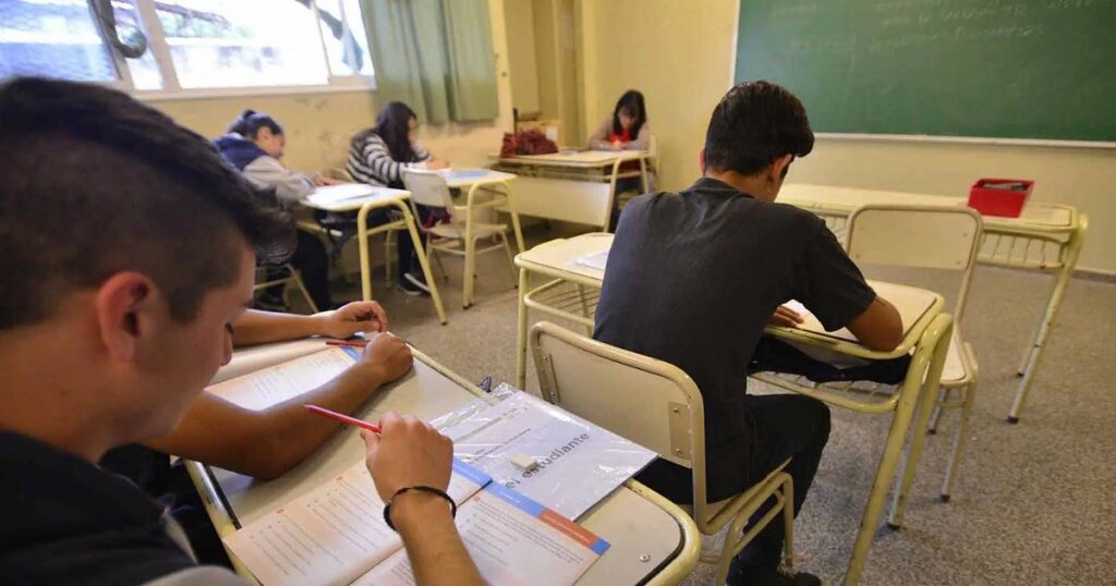 Salta extiende un sistema de alerta temprana basado en IA para frenar un abandono escolar