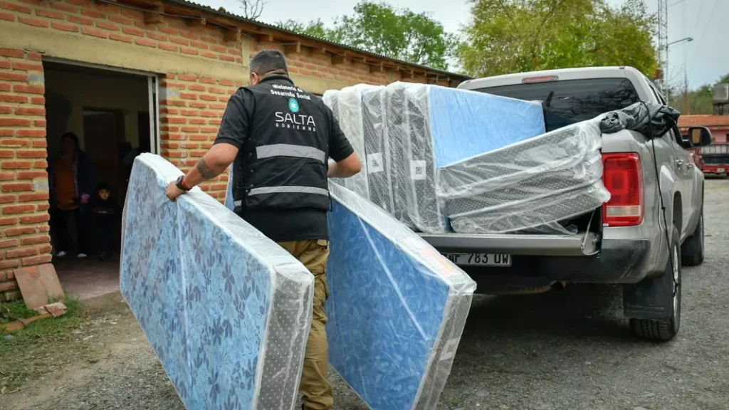 La Provincia asistió a 60 familias y mantiene el operativo en 10 municipios