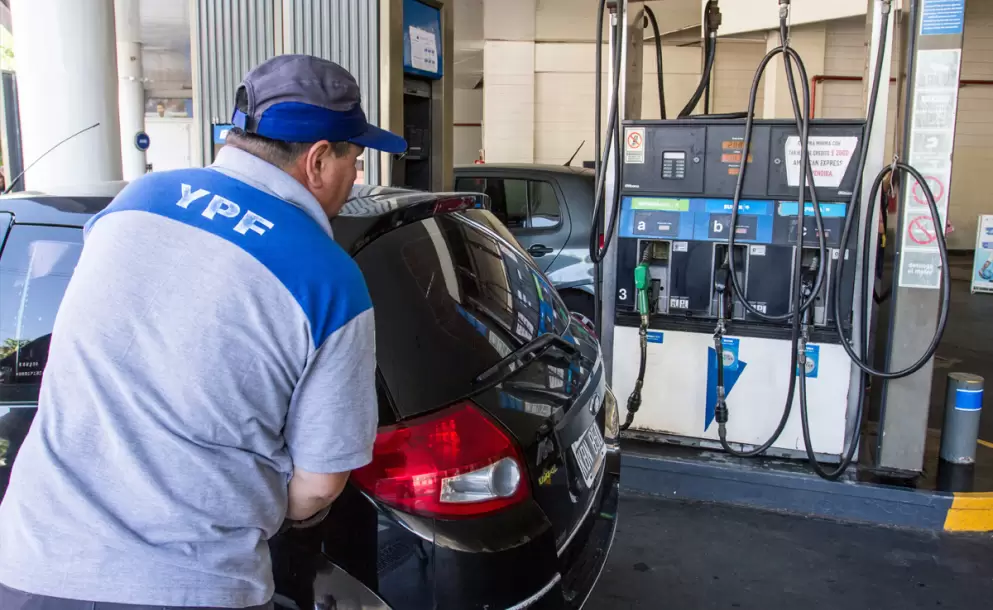 YPF oficializó un aumento en los precios de los combustibles en todo el país