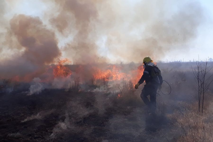 Incendios: Capital y Tartagal quedaron bajo riesgo extremo y Defensa Civil pidió evitar el fuego