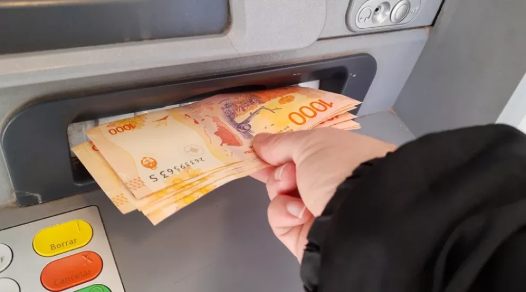Comenzó el pago de los sueldos de septiembre para estatales salteños