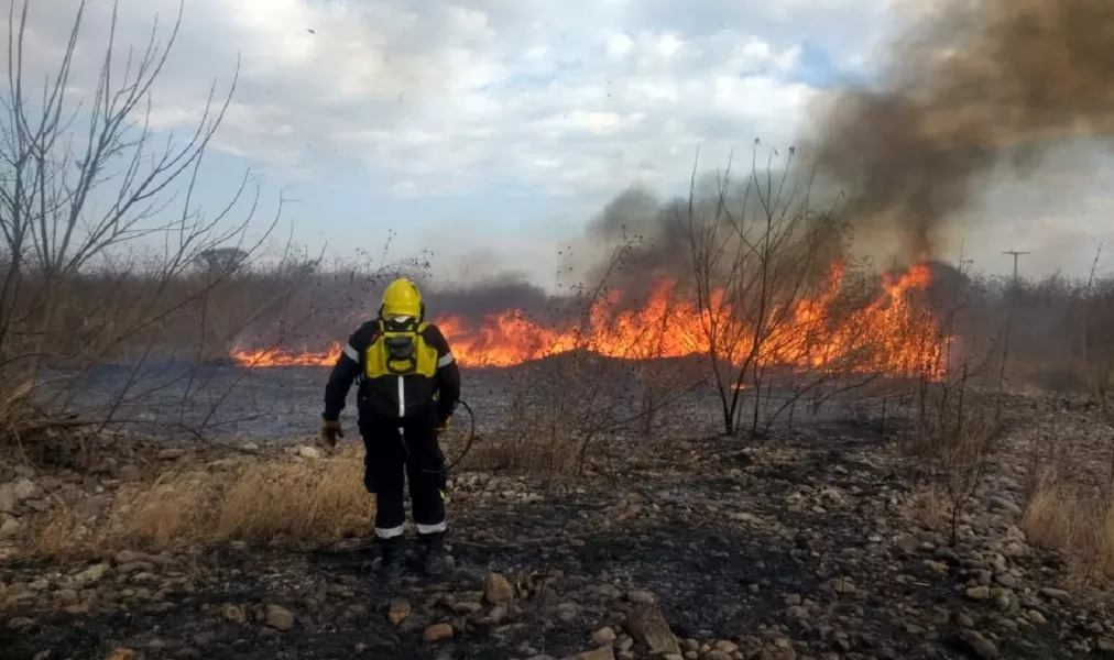 Alerta por incendios: el riesgo es “muy alto” en Capital durante la jornada del Milagro