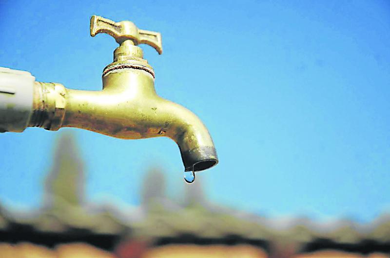 Alerta por baja presión y cortes de agua en distintos barrios
