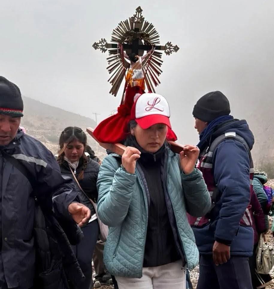 Nazareno e Iruya ya caminan hacia el Milagro salteño